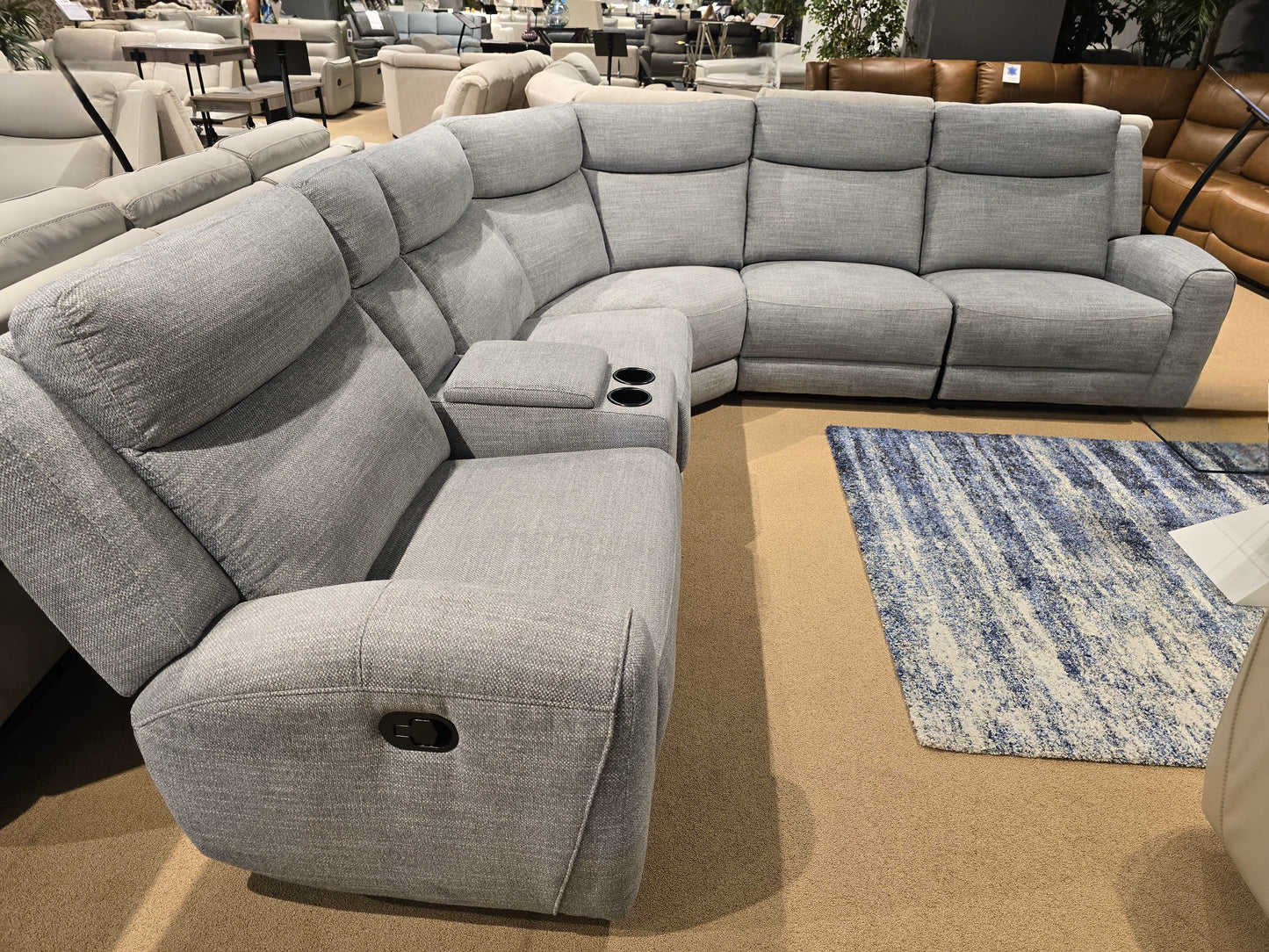 Antonius
Motion Sectional