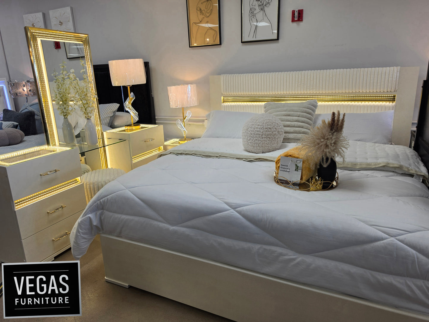 Lucida
Bedroom Set